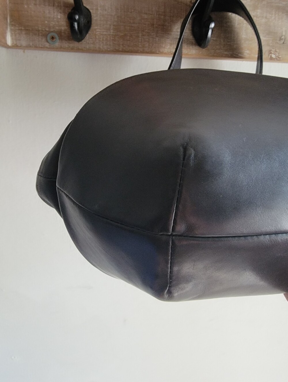 Christian Louboutin Black Sculpted Leather Shoulder Bag - Picture 5 of 11